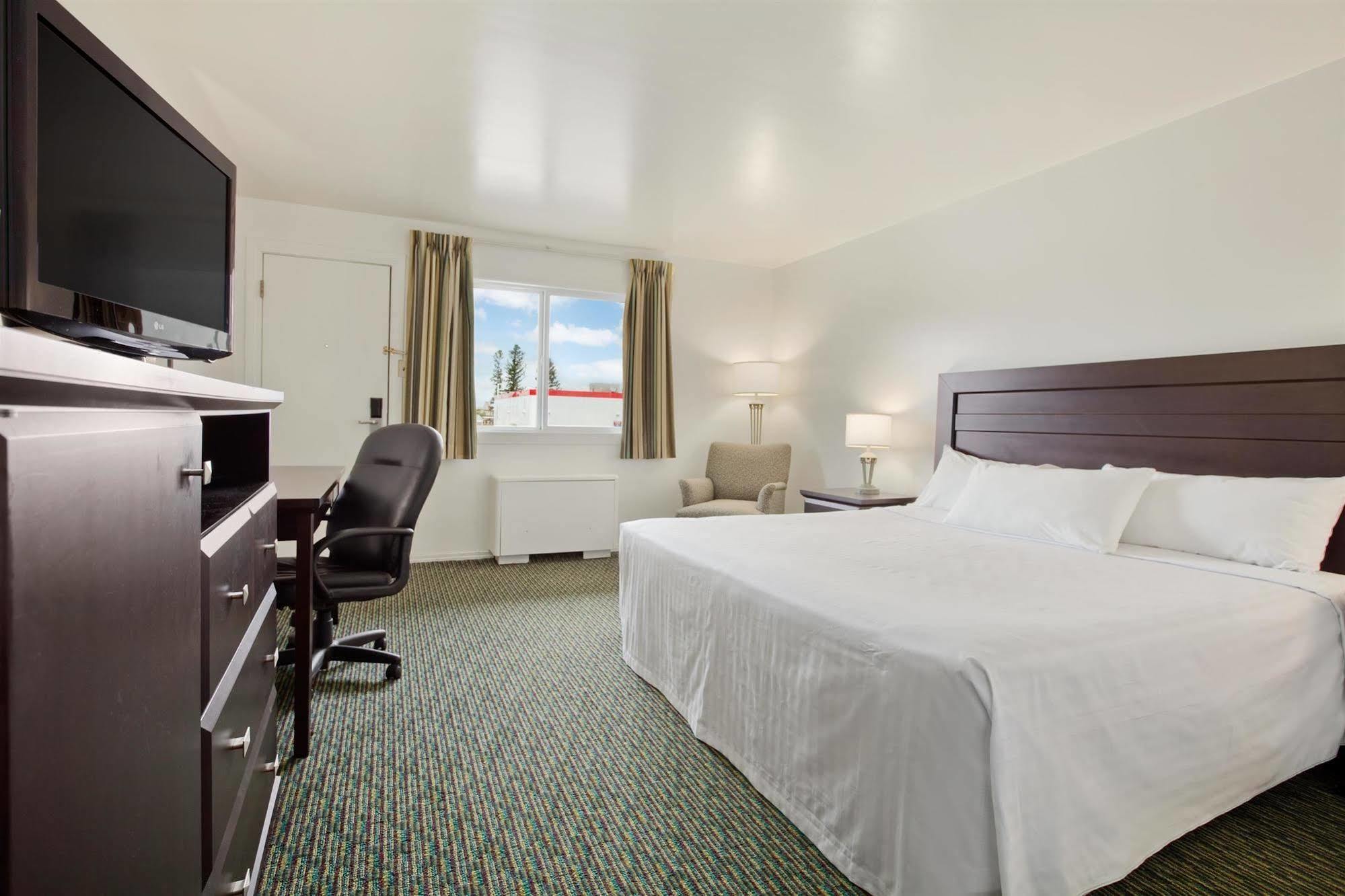 Travelodge By Wyndham ปรินซ์อัลเบิร์ต ภายนอก รูปภาพ